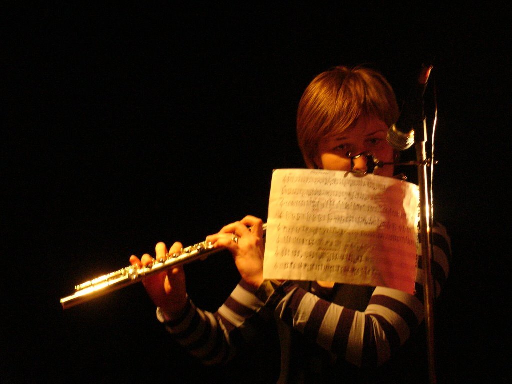 Давай флейту. Музыкант с флейтой. Контрабас флейта. Флейта картина. Флейта картинка.