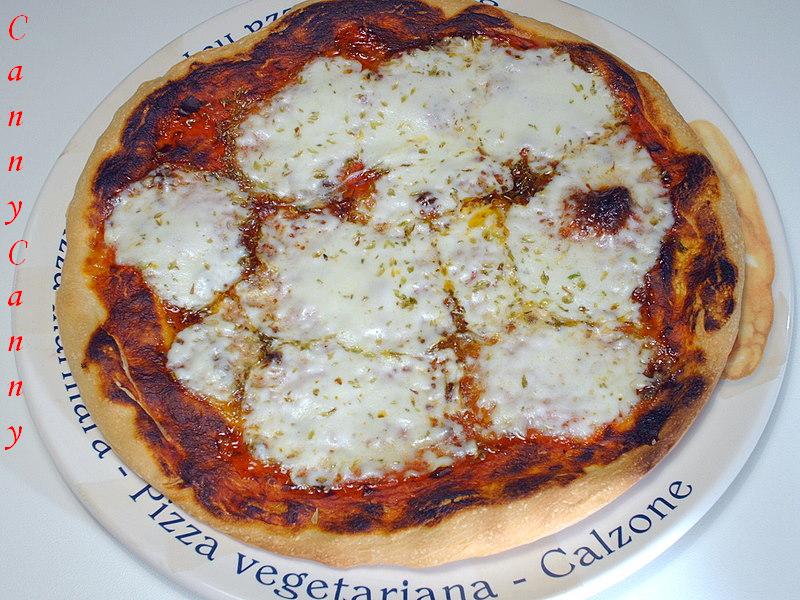 pane e pizza: Pizza margherita cocida "en blanco"