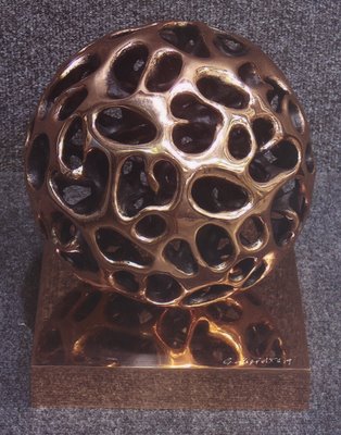 Scultura in bronzo a cera persa di Gianfranco Meggiato del 2006 intitolata sfera senza sfera 1/9