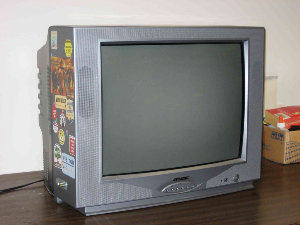 Куфар бу телевизор куплю. Телевизор LG 2007. Телевизор Samsung 2007. Телевизор Samsung 1987. Телевизоры Samsung 1996 года.