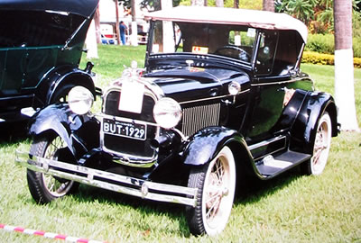 Ford 1929 fotografado em Águas de Lindóia, maio de 2002.