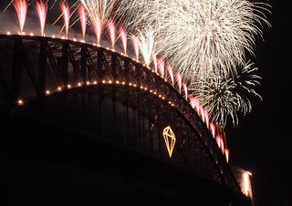 Sydney nye midnight fireworks from harbour bridge