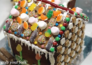 veruca's gingerbread house top and back