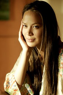 Moon Bloodgood, 6 of the 13 letters in her name are Os
