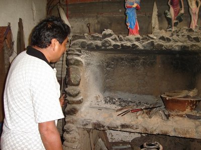 Pale Horse Galleries, http://palehorsemex.vstore.ca/, gifts, collectibles and Mexican art and crafts, Angel Aguilar, master sword maker, at his forge in Ocotlan, Oaxaca, Mexico