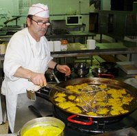 Rafael Rubio, prepara las mejores tortillitas de la zona