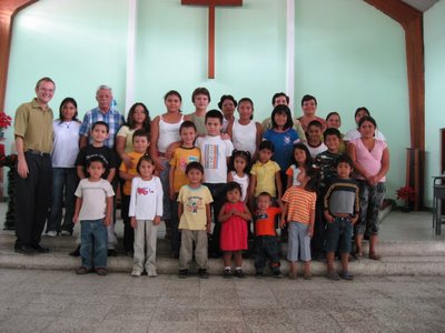 Foto Convívio Navideño de los niños: Rev. Miguel Torneire (21/12/06)