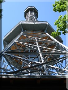 Imitación de la Torre Eiffel en la Colina Petrín