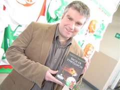 Llwynyreos Primary's Brian Jones receives books towards the Read a Million Words Campaign