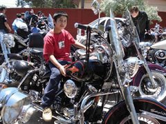 con "Harley for Kids"