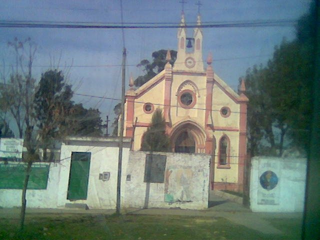 "iglesia vieja" de Rafael Castillo... asi la llaman