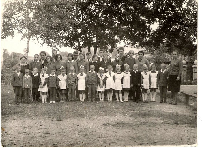 Alternation of generations (the first and eleventh classes of our school, 1965)