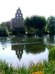 Iglesia y río Porma