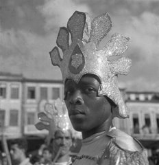 Foto tirada por Pierre Verger. Carnaval em Salvador, na Bahia, 1959.