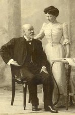 Carlos H. Walker Mackenney y su hija Elena