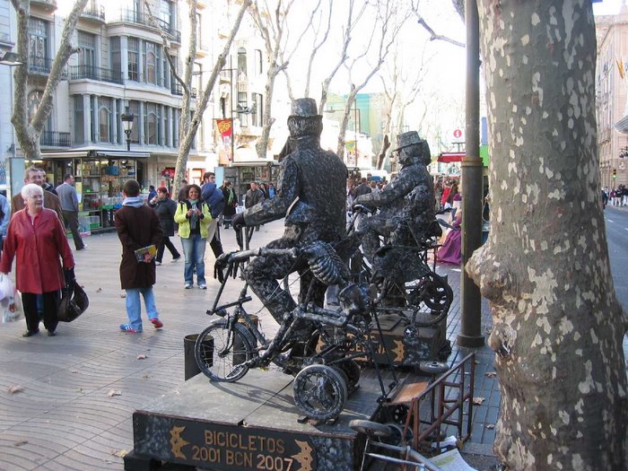 Des amuseurs de rue à Barcelone