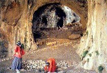(DEDERI-) DUDERI-Cave near Afrin
