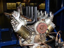 Antoinette V8