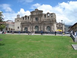 se inicio los trabajos de remodelacion del atrio de la catedral de cajamarca