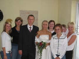 Meine Freundinnen, Schwester, mein Mann & ich am Morgen unserer Hochzeit 12.8.2006