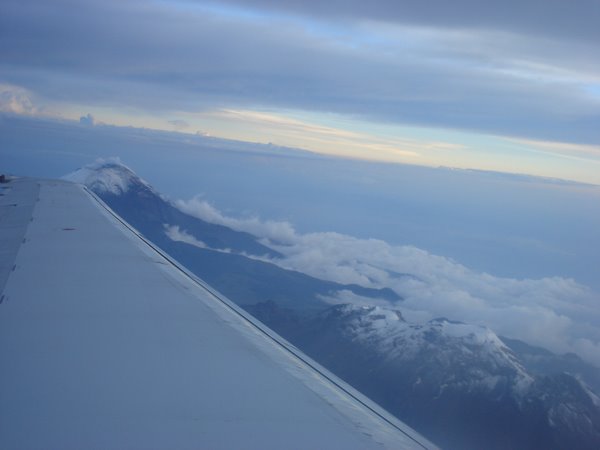 Vista aerea de las montañas que rodean el D.F.
