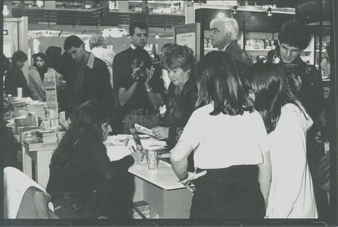 Feria del Libro. "Orillas del Mundo". Año 1996.