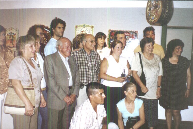 Ricardo Gomez y alumnos, en la muestra"El filtete un arte bien criollo y bien porteño