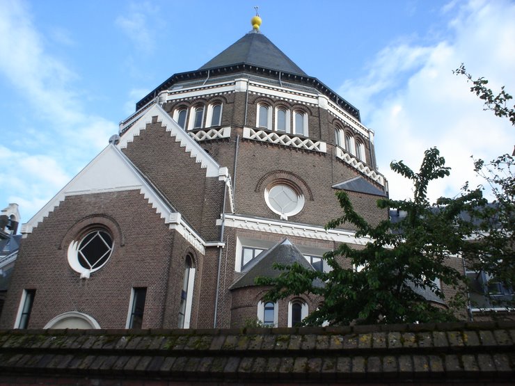 KERK AMSTERDAM OOST