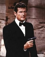 ROGER MOORE, 007