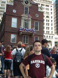 Bila balkony,de vpershe procytalu Deklaraciju Nezaleznosti USA, July $th 2007, Boston MA
