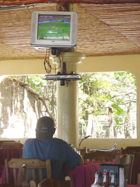 Pat watching the *#%! fútbol in SJDS