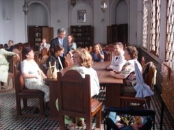 En la Biblioteca Al Qarawiyyine durante la exposición de manuscritos andalusies