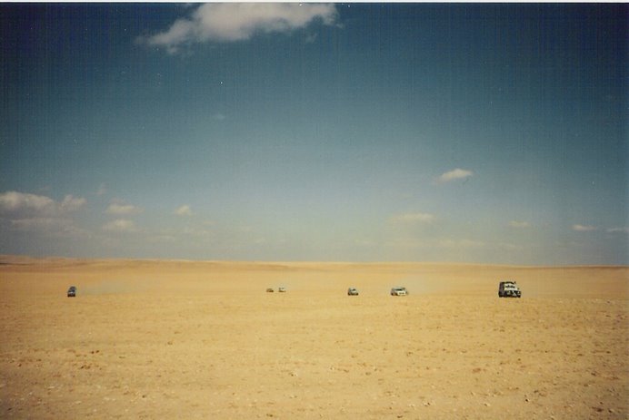 Waddi- Musa, un desierto al uso, infinita planicie de arena, donde solo la brújula puede sacarte.