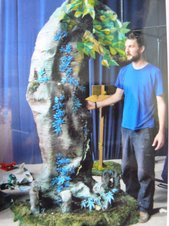 Arbre sculpé sur plâtre.