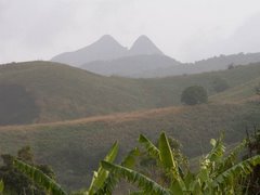 Le volcan Manengouba au loin