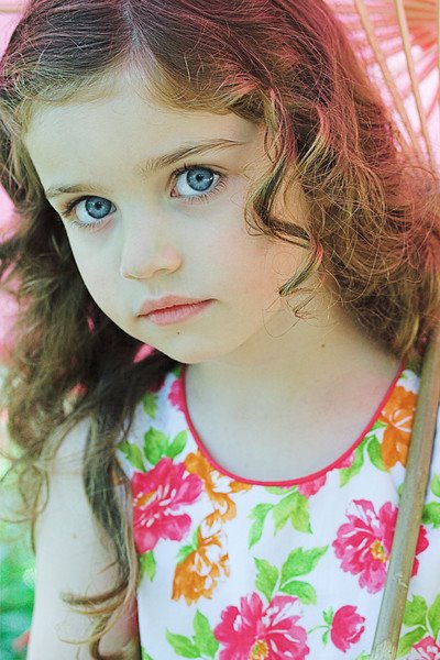 mon angelottine, + 3;)Elle aurait pu s'appeler Cassandre , mais personne ne l'aurait crue;)