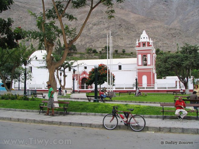 PLAZA DE ARMAS - LUNAHUANA